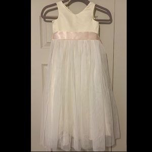 🆕 Gorgeous Flower Girl/Formal Dress with Pink sash, size 5/6
